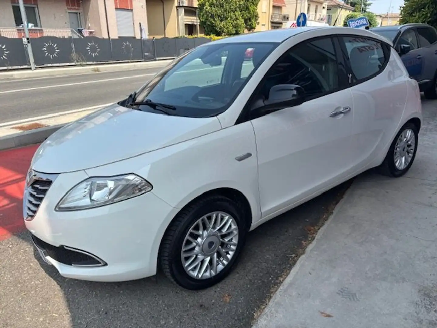 Lancia Ypsilon 1.2 BENZINA/GPL ORO Bianco - 2