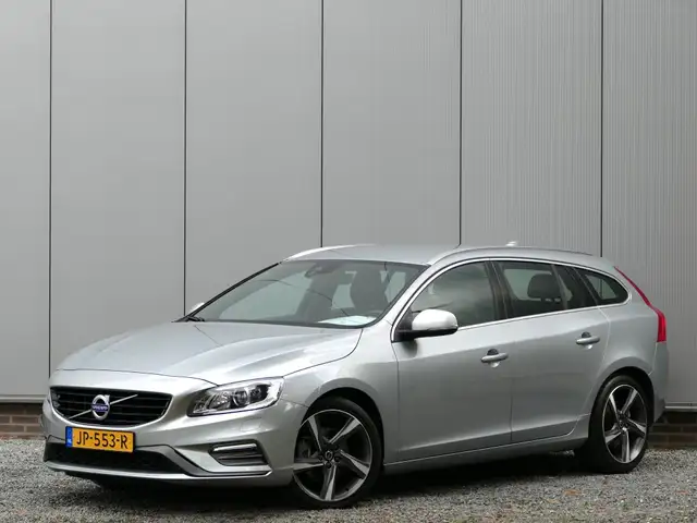 Volvo V60 2.0 T3 R-Design Trekhaak / Xenon / Standkachel