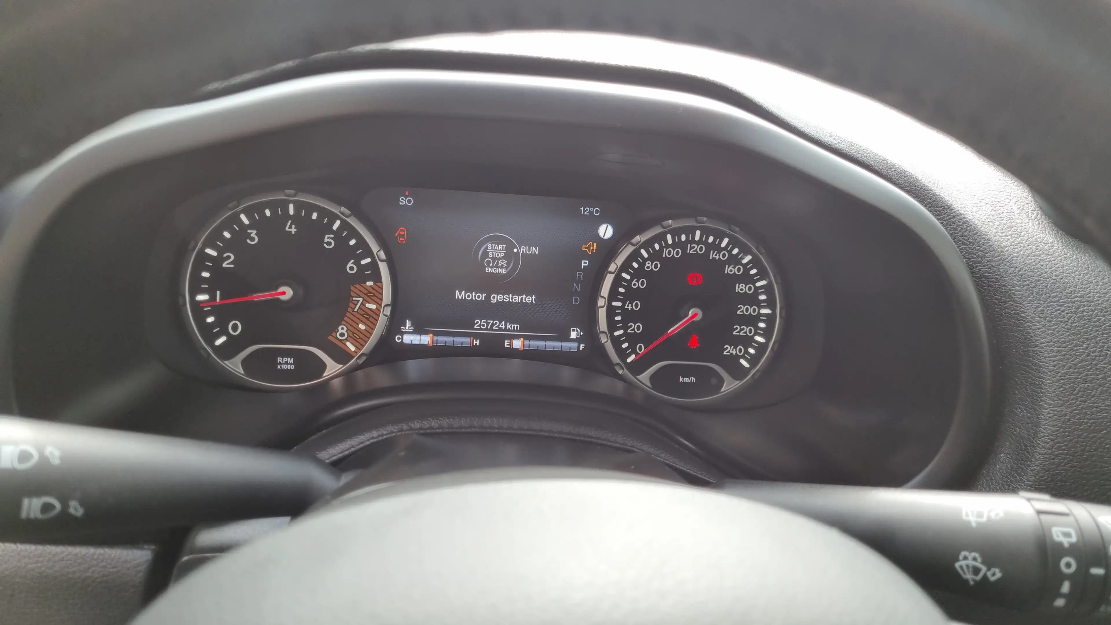 Jeep Renegade Limited 4WD — photo 11