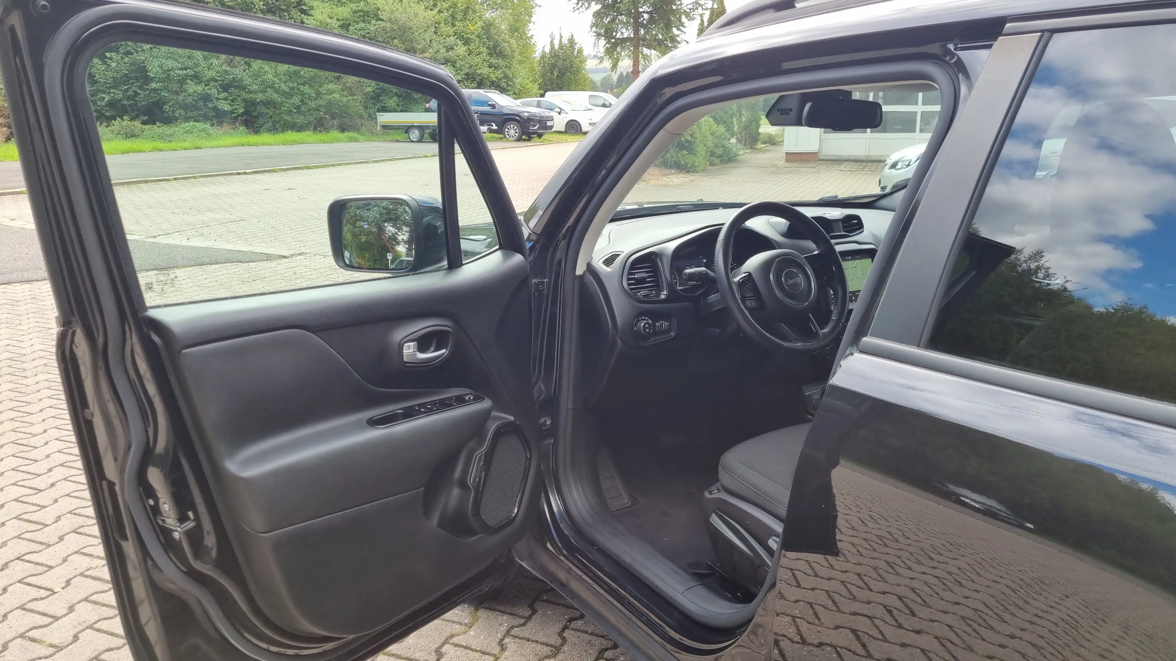 Jeep Renegade Limited 4WD — photo 9