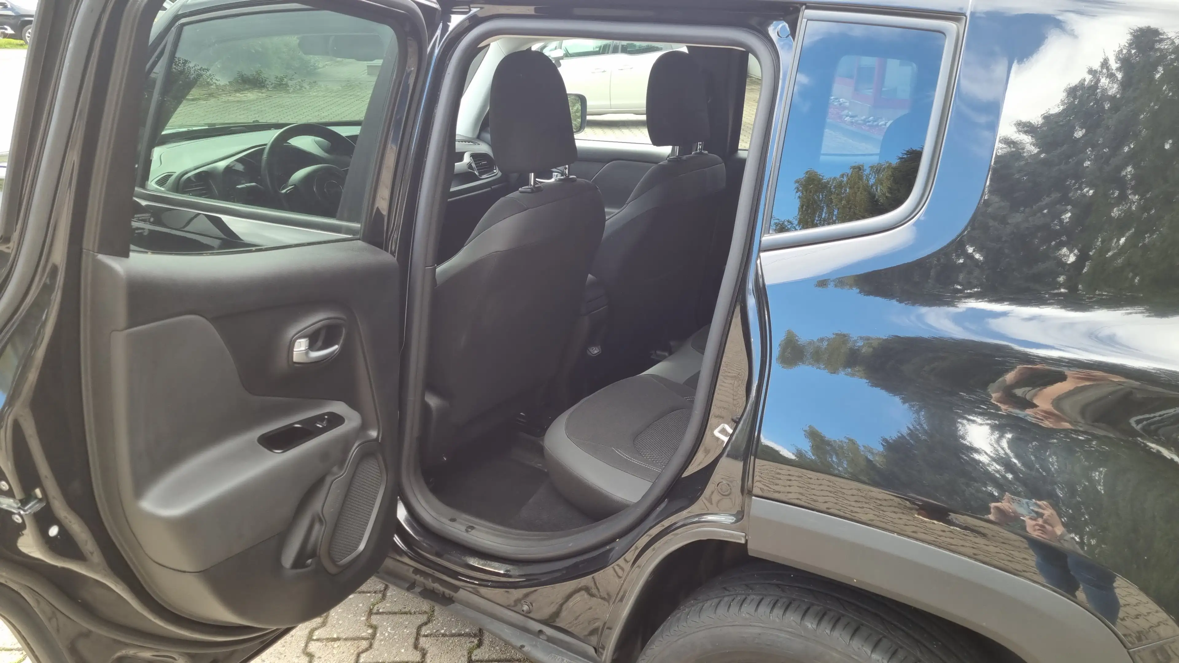 Jeep Renegade Limited 4WD — photo 14