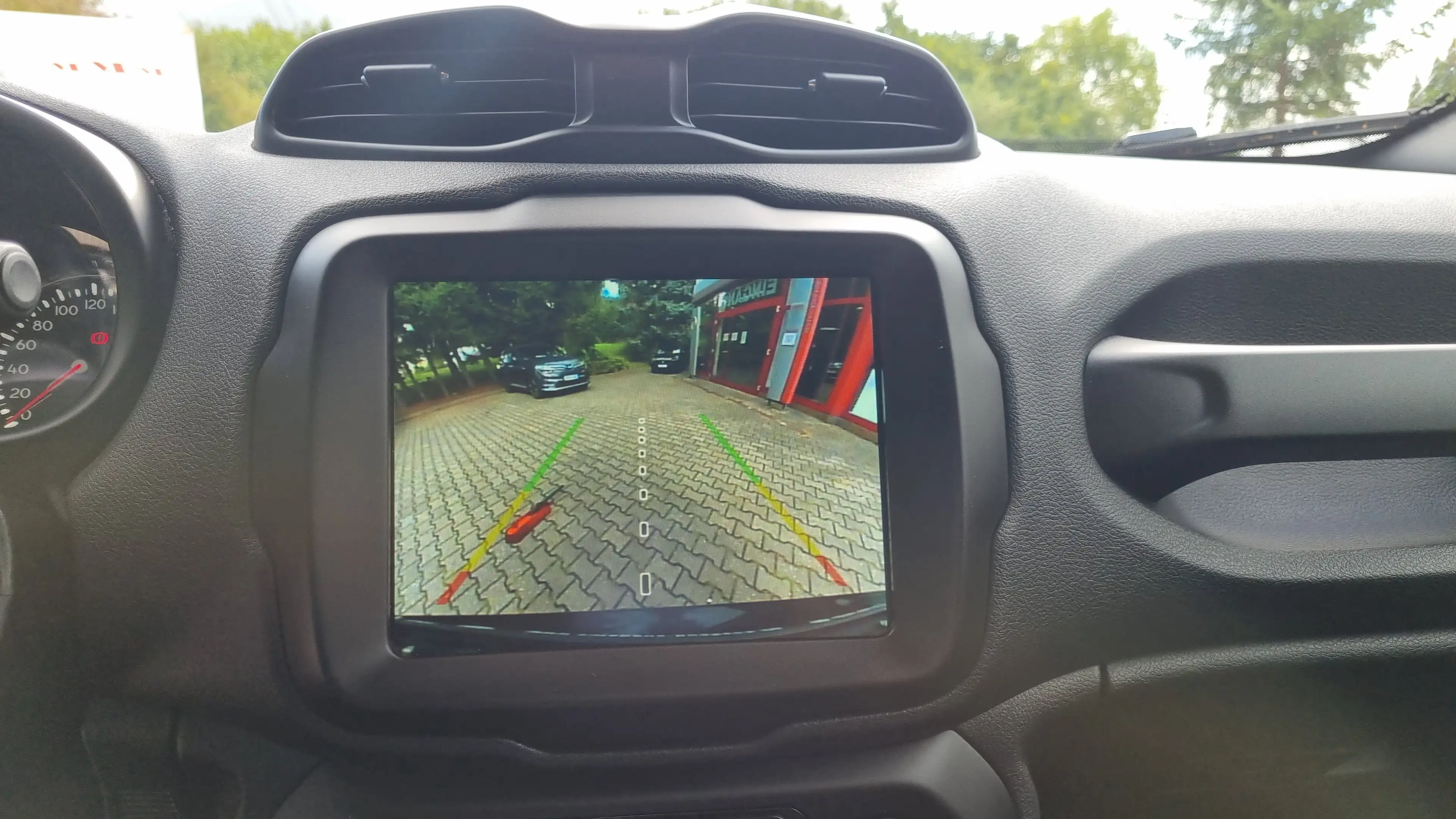 Jeep Renegade Limited 4WD — photo 13