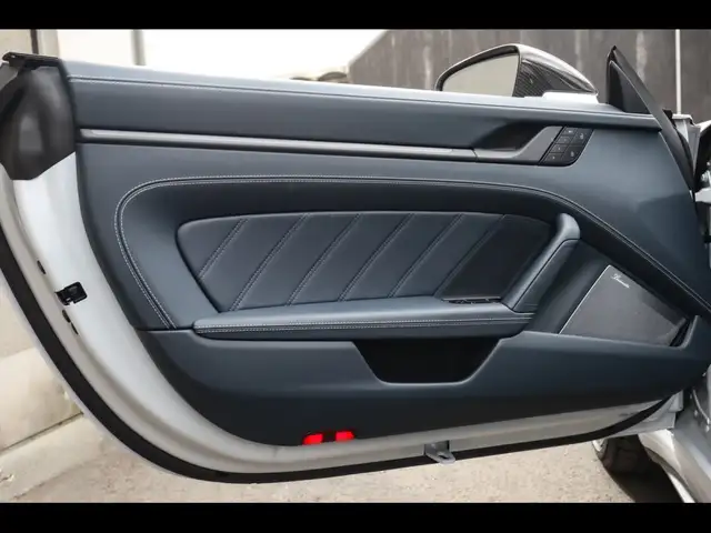 Porsche 911 view 9