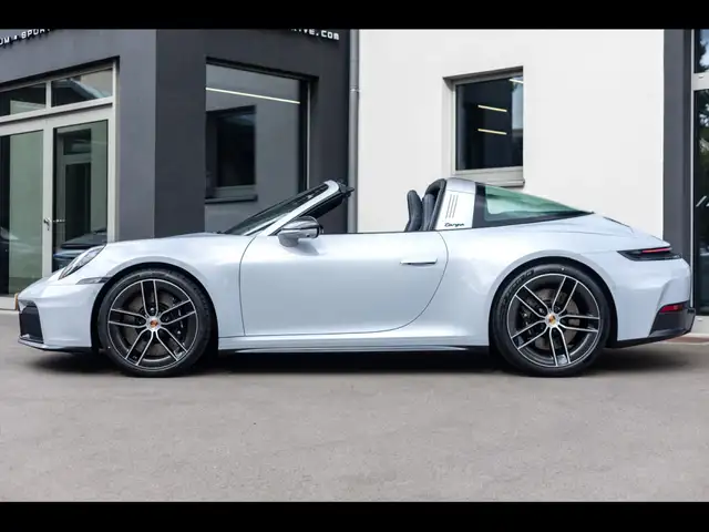 Porsche 911 view 2