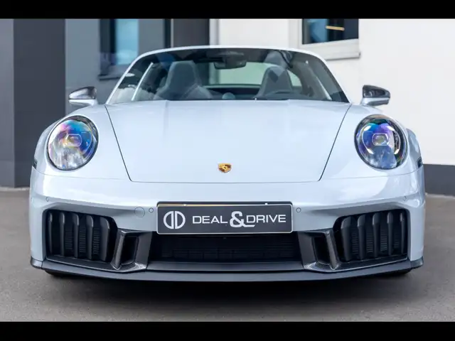 Porsche 911 view 5