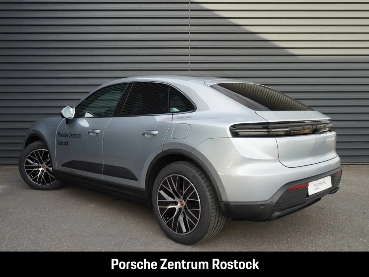 Porsche Macan 4 Surround View BOSE Luftfederung 20-Zoll 3