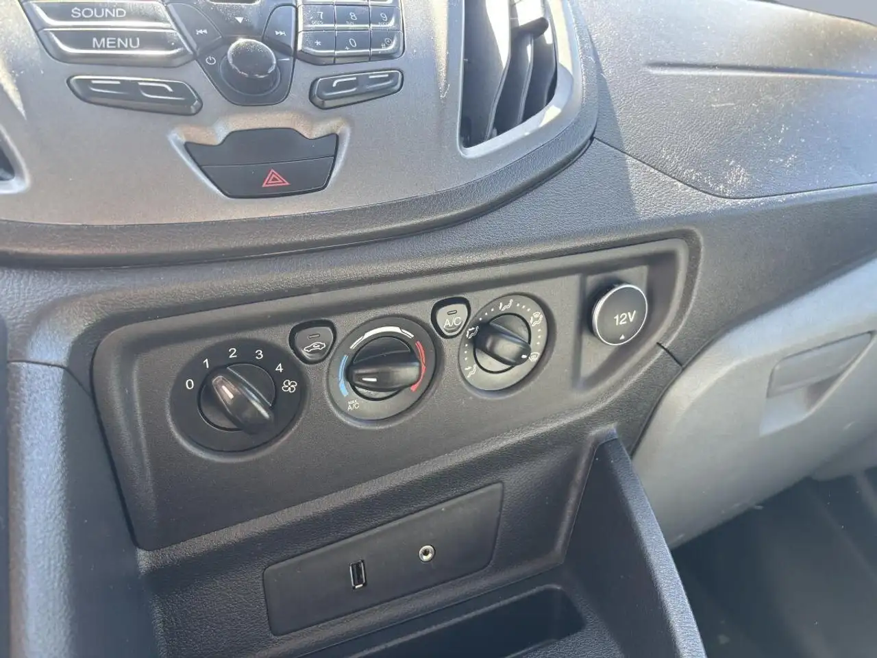 Ford Transit Cargo Van снимка Ford Transit Cargo Van
