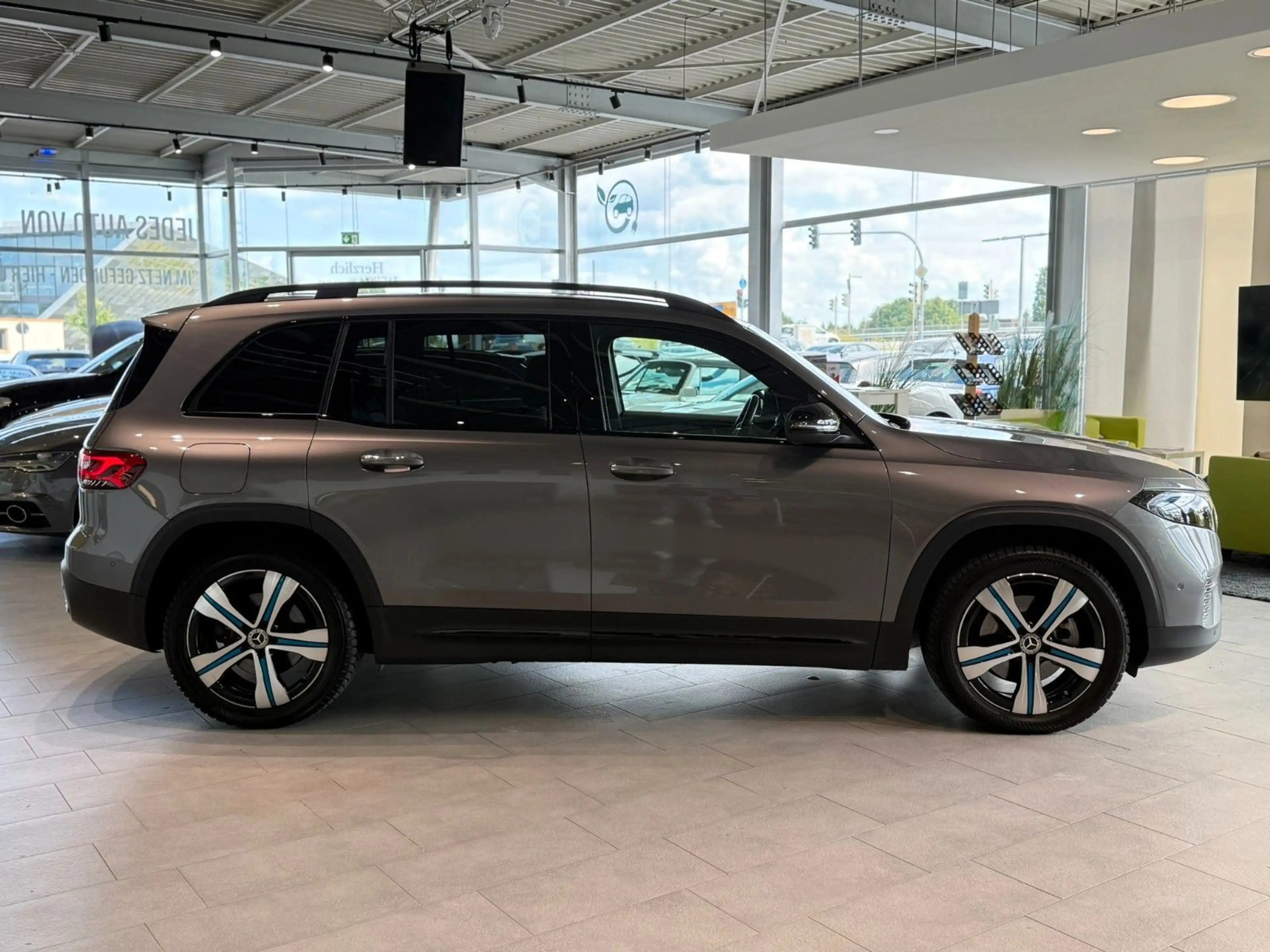 Mercedes-Benz EQB 250 Ambiente*Keyless*CarPlay*Tempomat* — photo 8