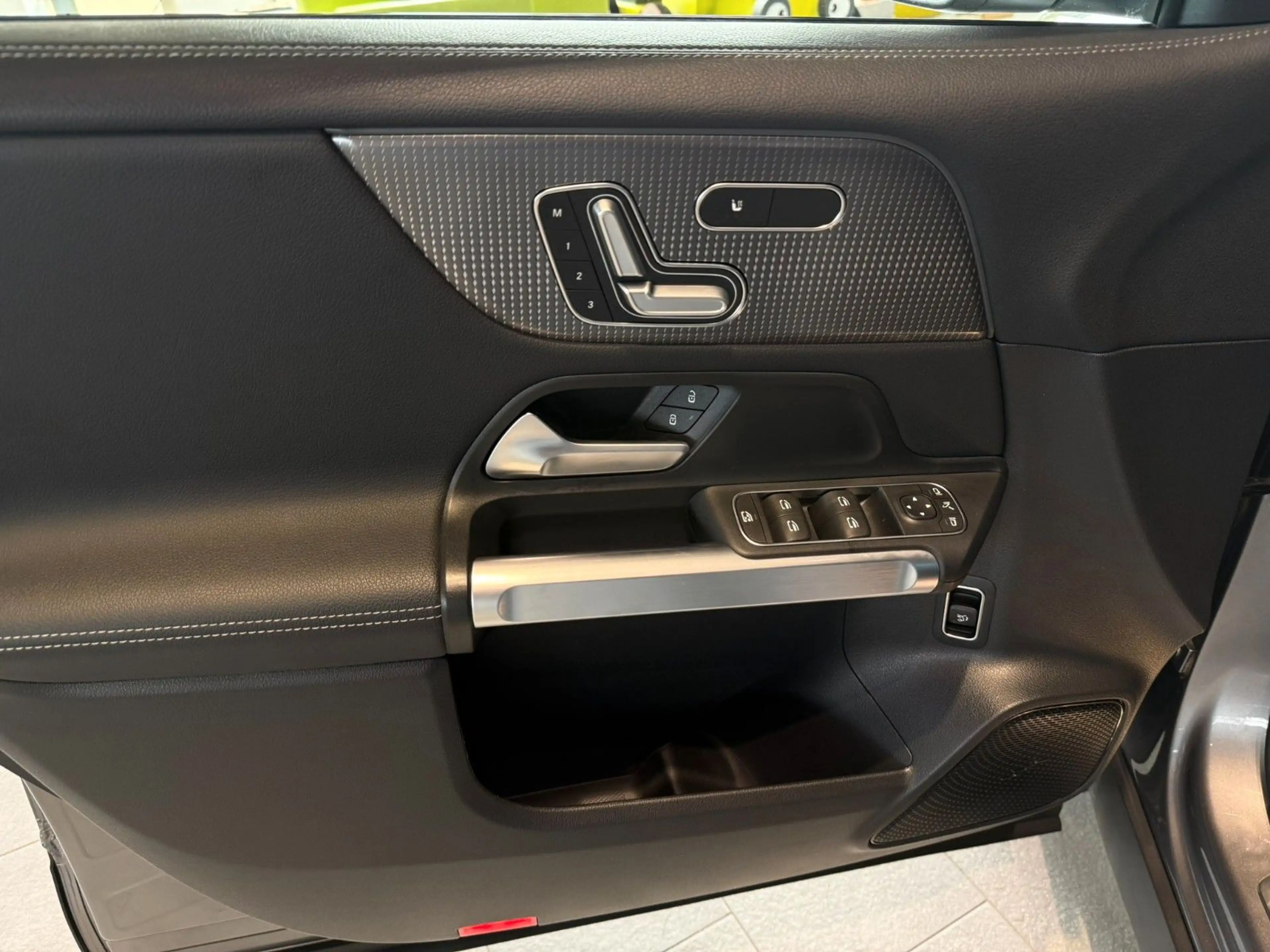 Mercedes-Benz EQB 250 Ambiente*Keyless*CarPlay*Tempomat* — photo 11