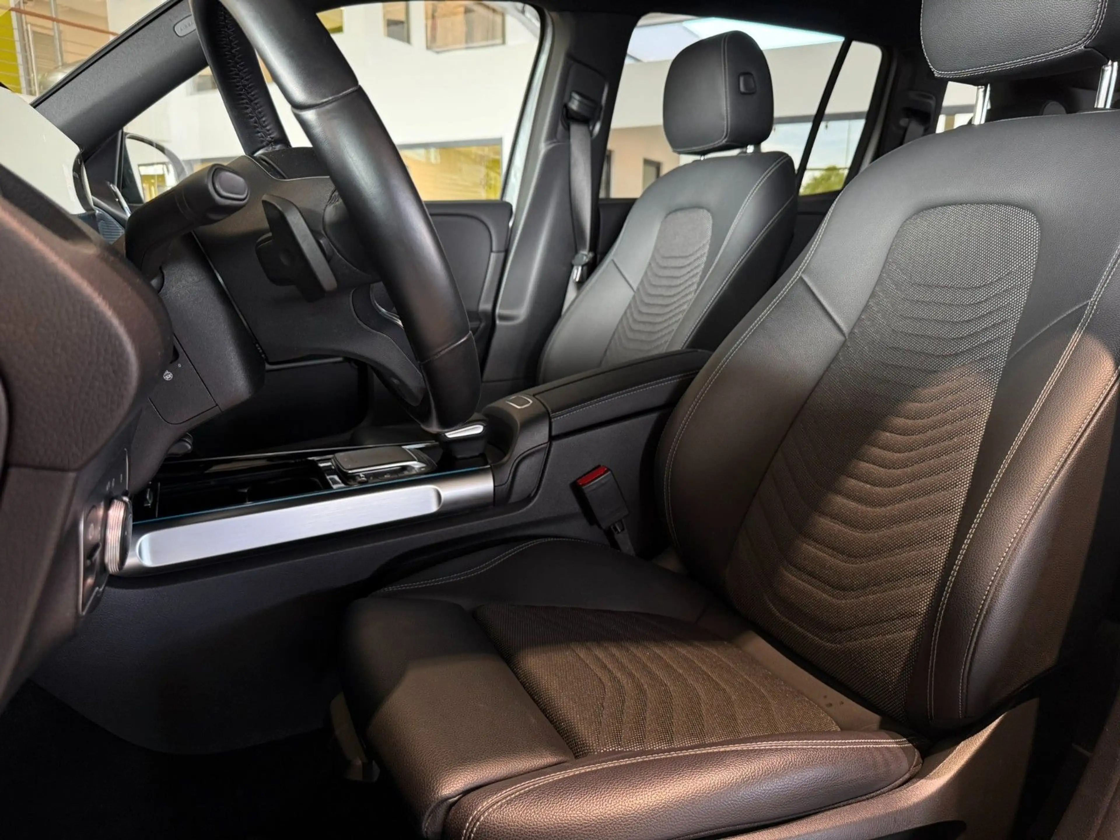 Mercedes-Benz EQB 250 Ambiente*Keyless*CarPlay*Tempomat* — photo 13