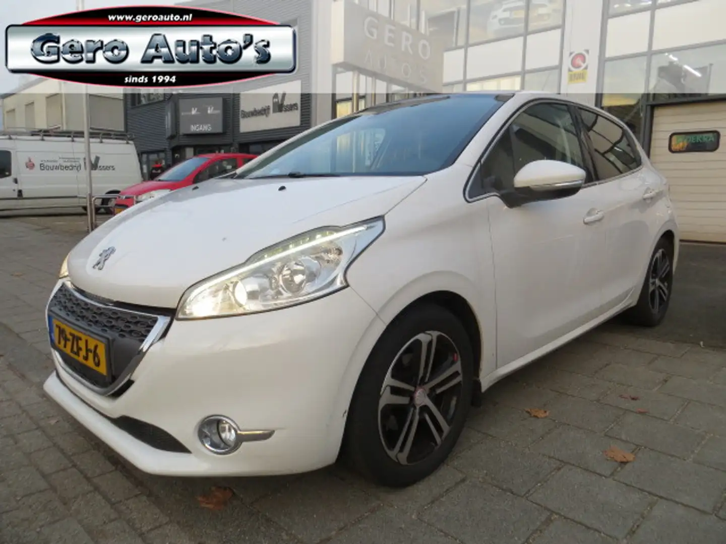 Peugeot 208 1.2 VTi Allure panorama dak airco ecc ,lmv ,elek p Weiß - 1