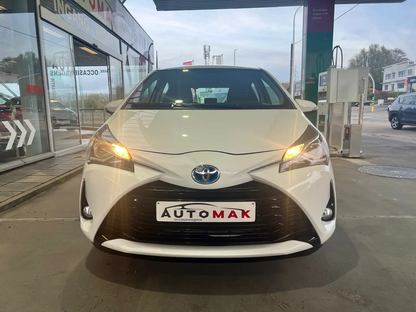 Toyota Yaris Hybrid 1.5i VVT-i Comfort E-CVT Blanc - 1