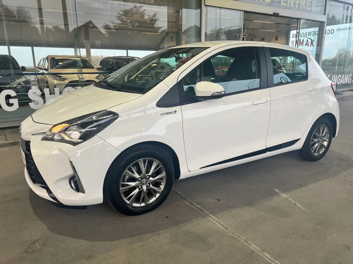 Toyota Yaris Hybrid 1.5i VVT-i Comfort E-CVT Blanc - 2