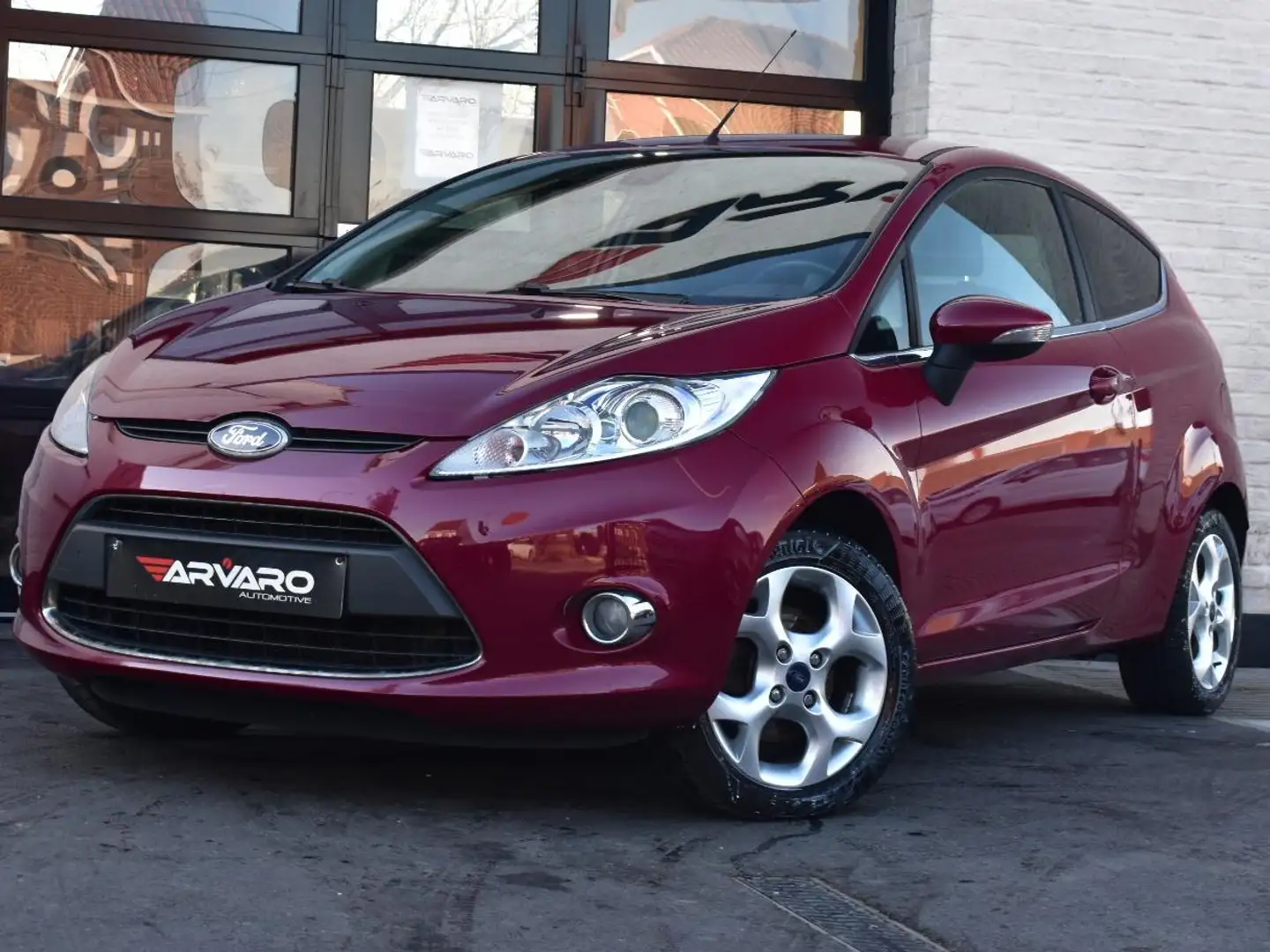 Ford Fiesta 1.25i Titanium Xenon / Airco / garantie Violett - 2