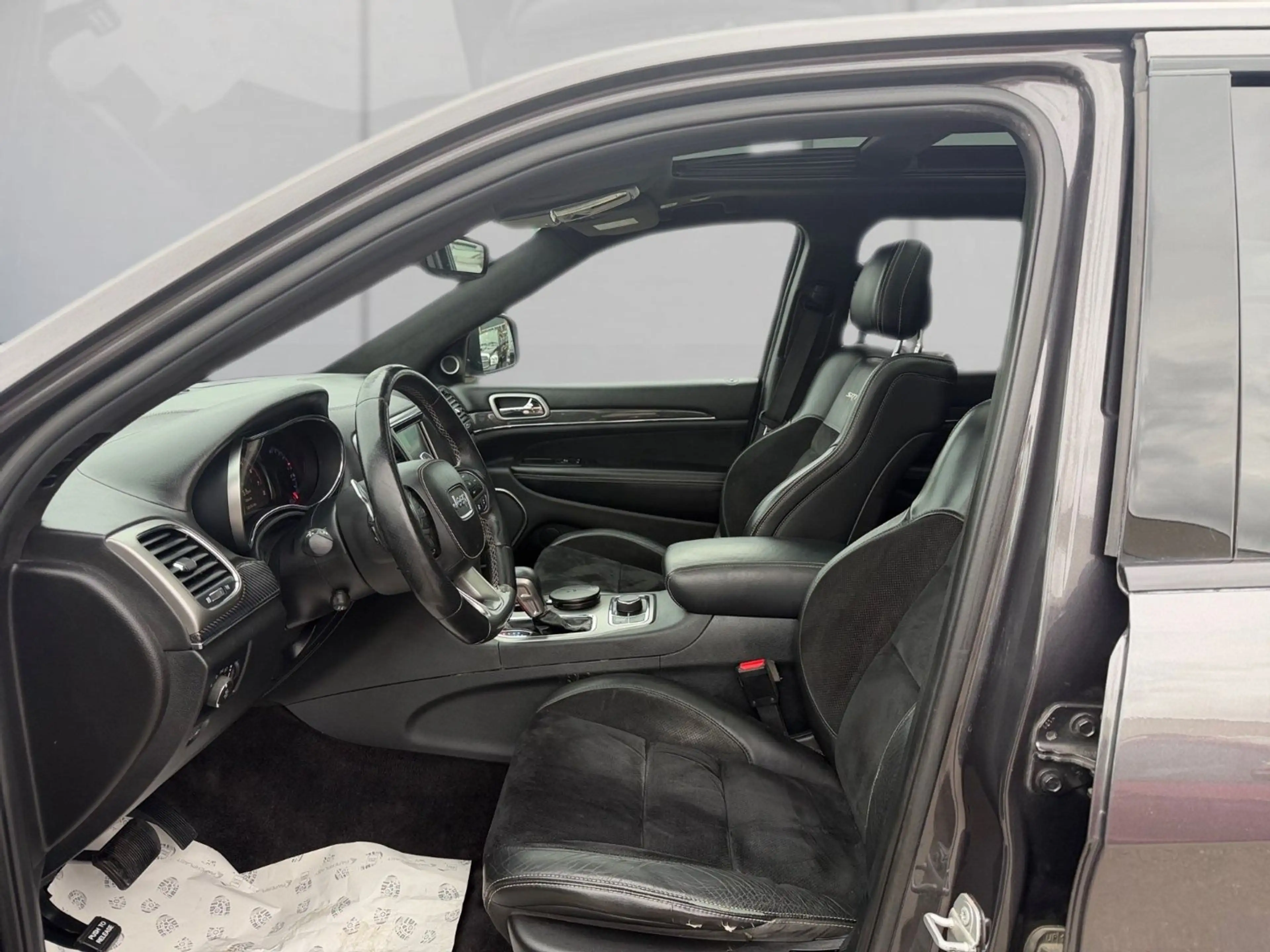Jeep Grand Cherokee 6.4 SRT — photo 7
