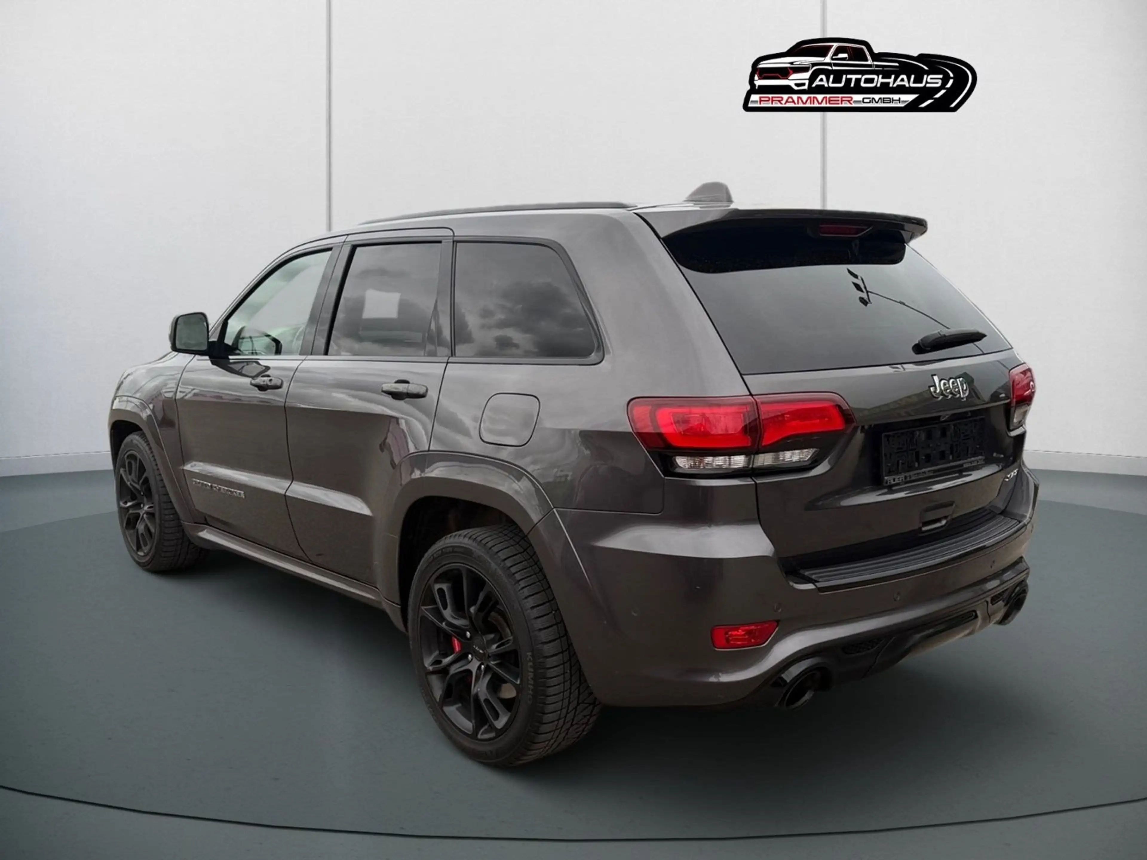 Jeep Grand Cherokee 6.4 SRT — photo 4