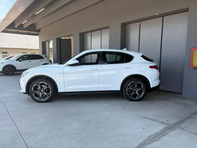 Alfa Romeo Stelvio view 3