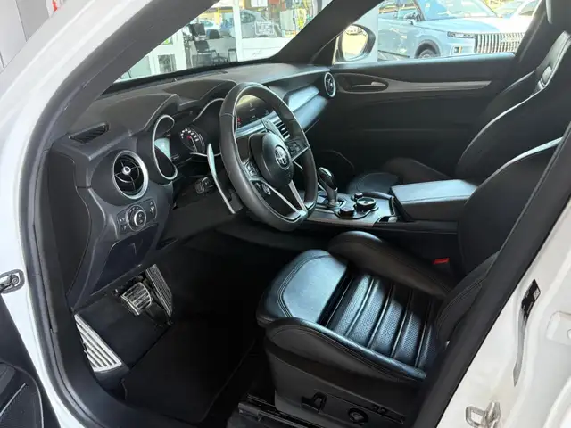 Alfa Romeo Stelvio view 12