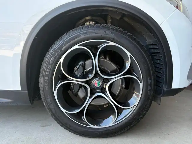 Alfa Romeo Stelvio view 11