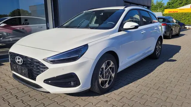 Hyundai i30 SW Family*LED*Navi*Shzg*Lhzg*PDC*Cam*16Zoll*