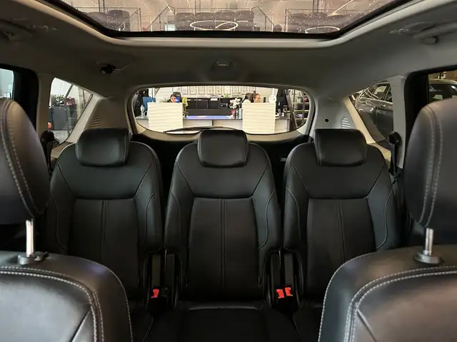 Ford S-Max view 11