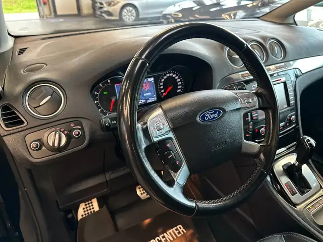 Ford S-Max view 7