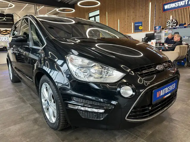 Ford S-Max view 3