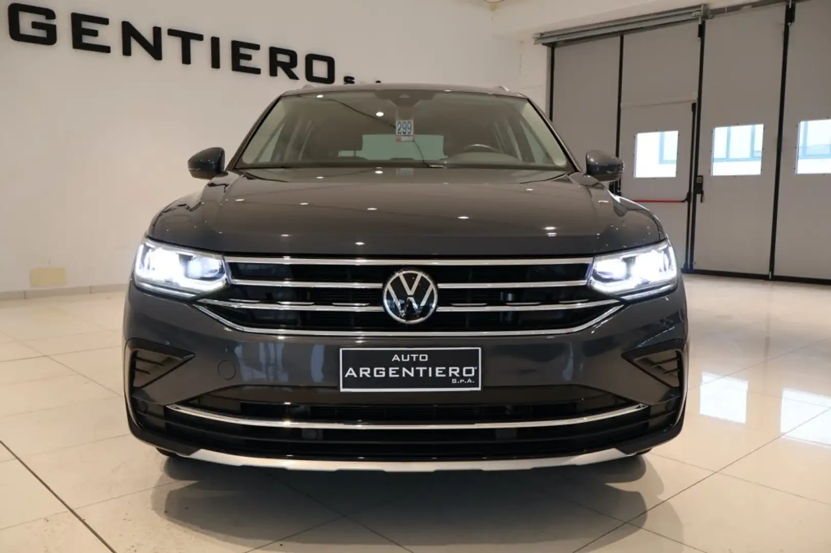 Volkswagen Tiguan 2.0 TDI 150 CV SCR DSG Elegance MATRIX TELECAMERA Grigio - 2