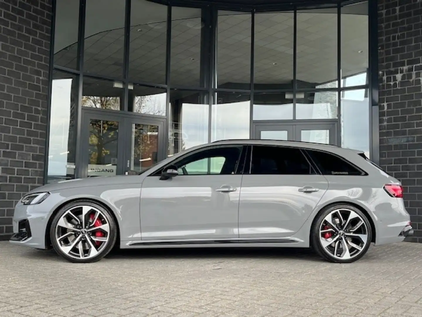 Audi RS4 2.9 TFSI RS4 QUATTRO - PANO - MILLTEK - BenO Grau - 2