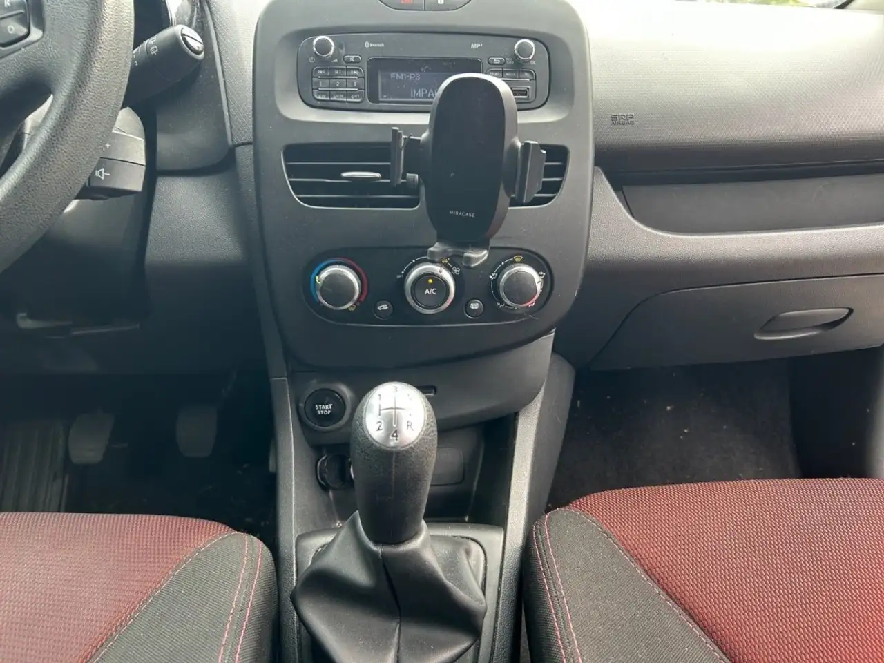 Renault Clio Citadine 5 portes — photo 12