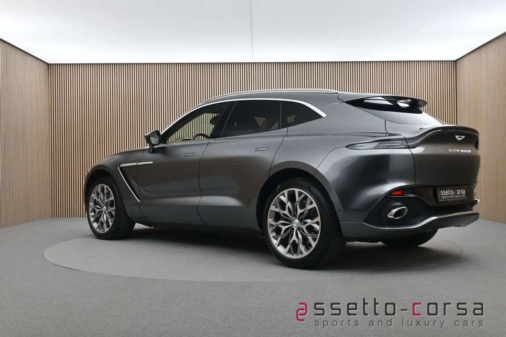 Aston Martin DBX *Magnetic Silver*Mwst.*1319km Серебристый - 2
