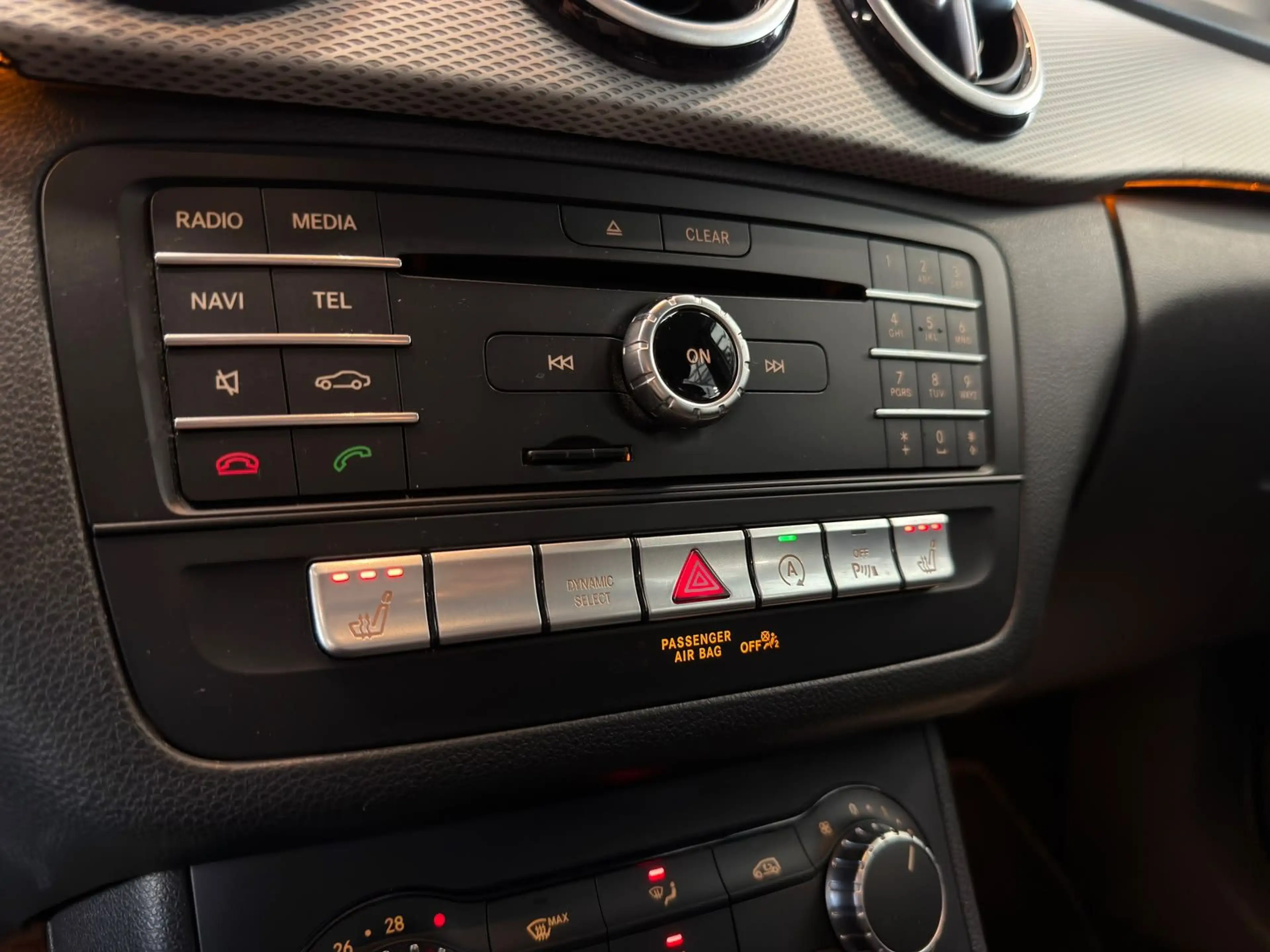 Mercedes-Benz B 180 GARMINMAP+AHK(SCHWENK)+SHZ+PDC/V/H+PARK.AS — photo 9