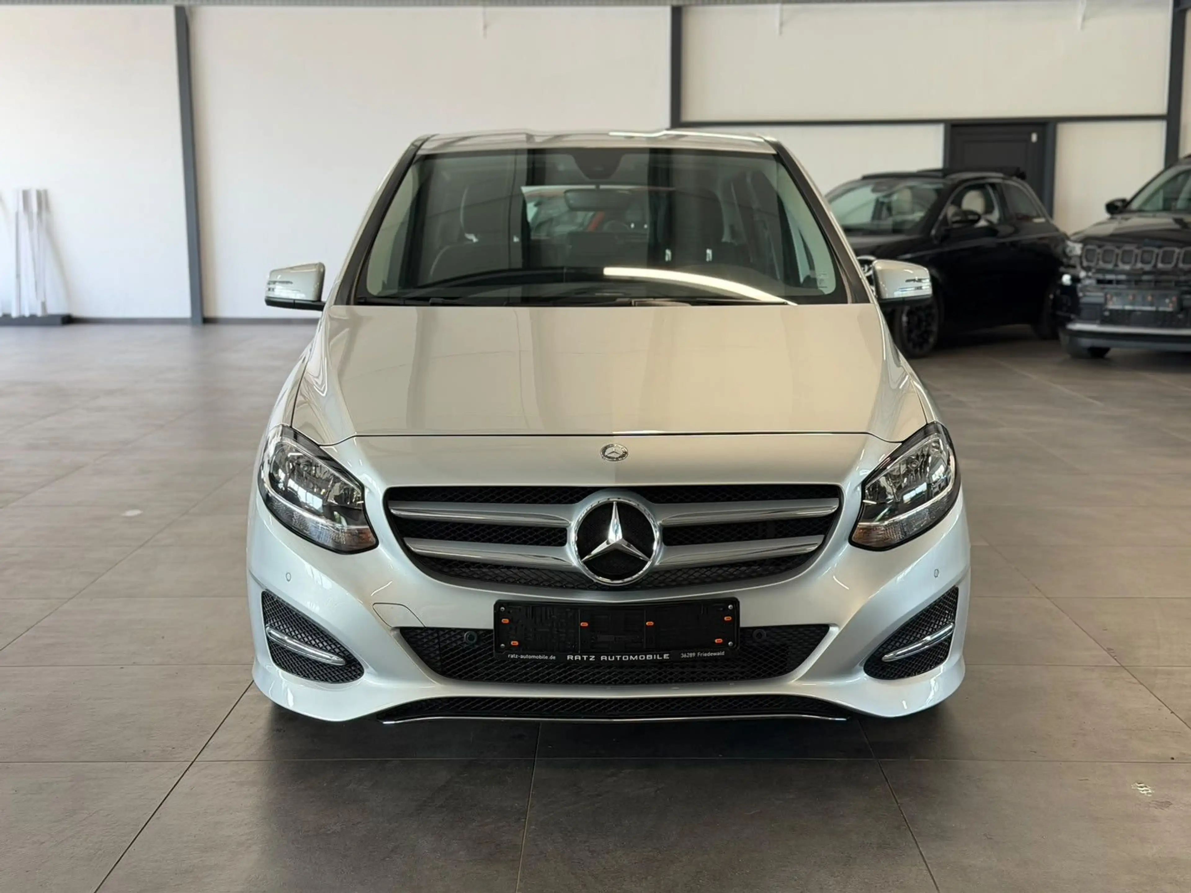Mercedes-Benz B 180 GARMINMAP+AHK(SCHWENK)+SHZ+PDC/V/H+PARK.AS — photo 2