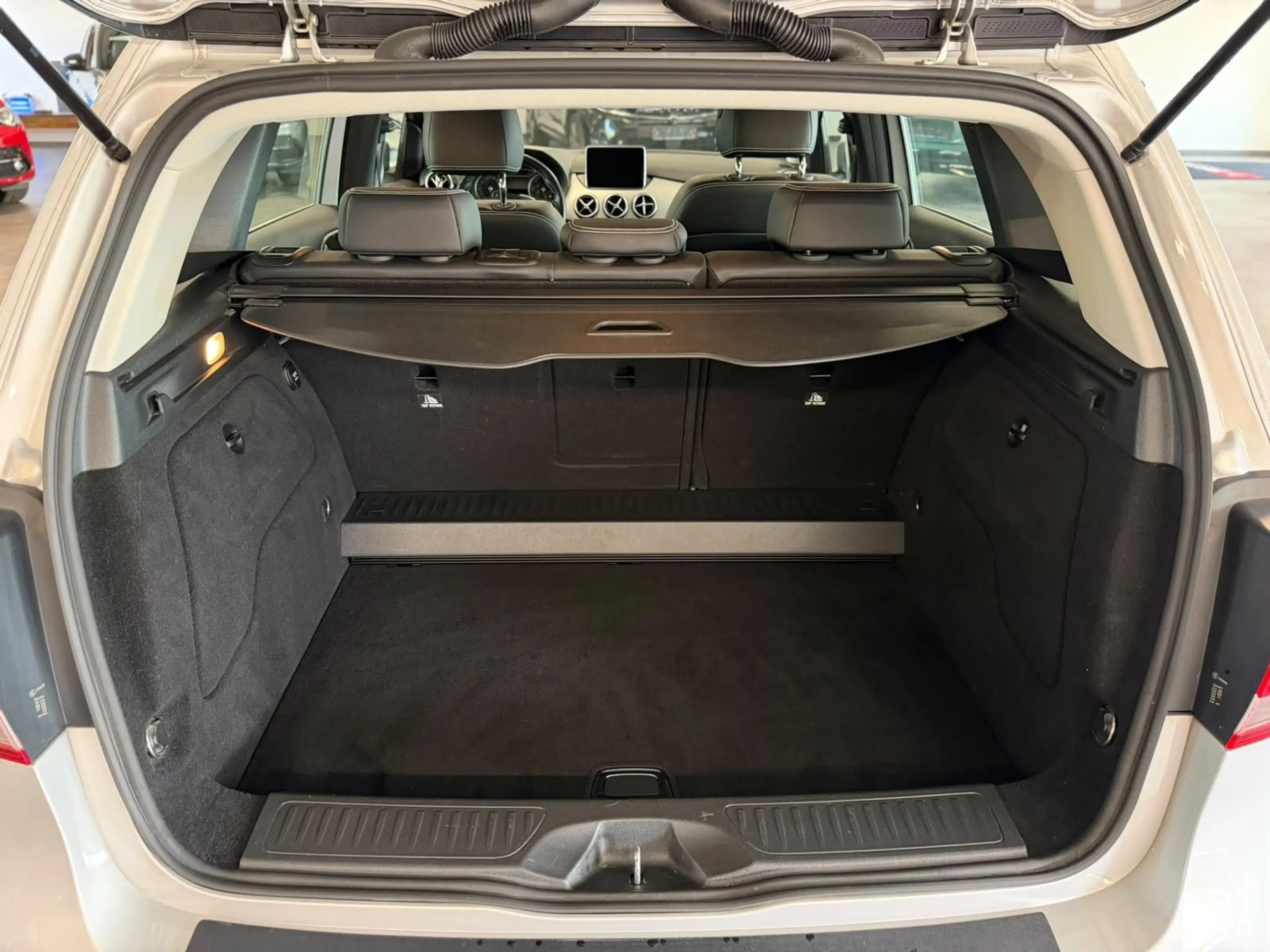 Mercedes-Benz B 180 GARMINMAP+AHK(SCHWENK)+SHZ+PDC/V/H+PARK.AS — photo 11