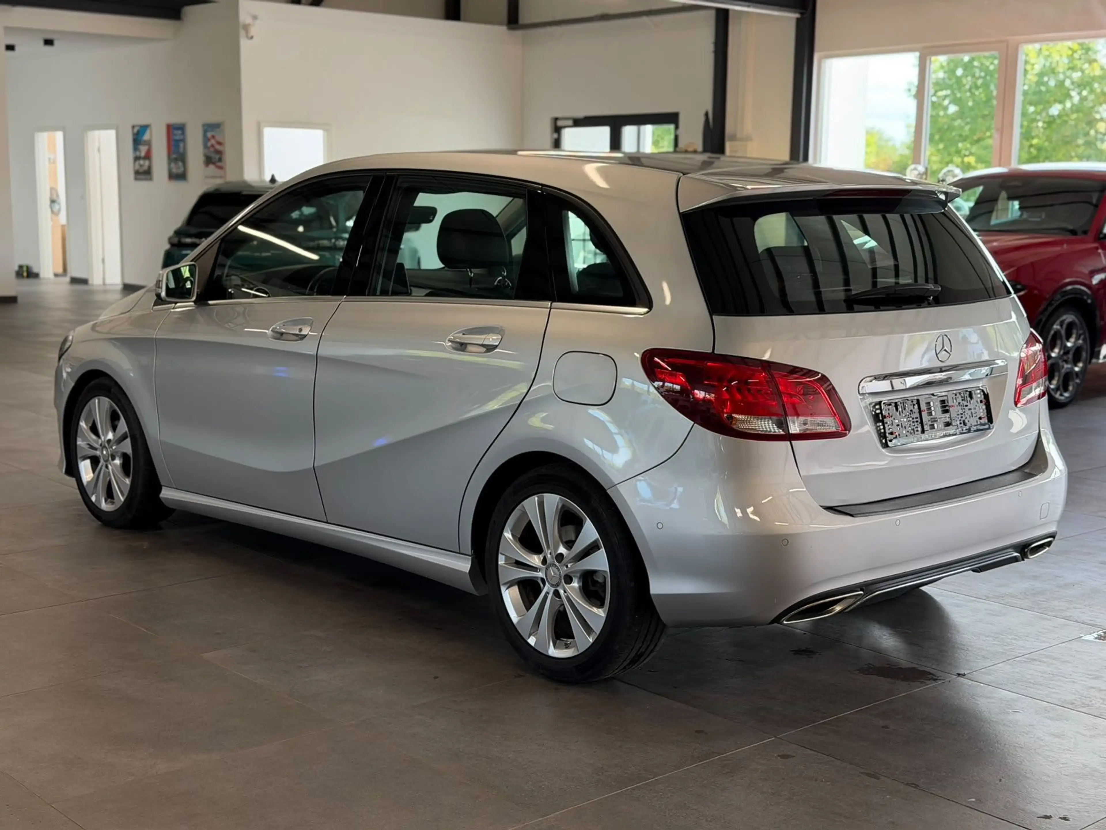 Mercedes-Benz B 180 GARMINMAP+AHK(SCHWENK)+SHZ+PDC/V/H+PARK.AS — photo 4
