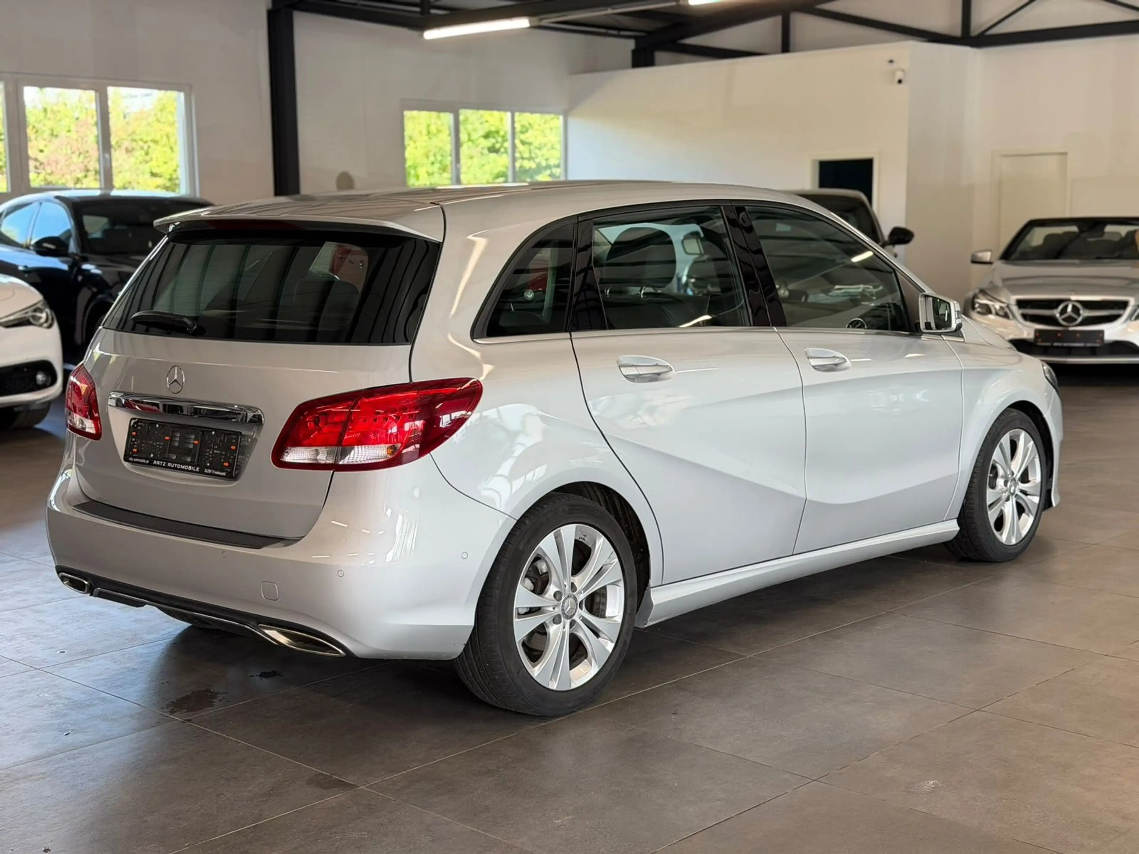 Mercedes-Benz B 180 GARMINMAP+AHK(SCHWENK)+SHZ+PDC/V/H+PARK.AS — photo 6