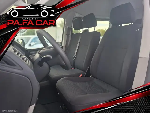 Volkswagen Caravelle view 19