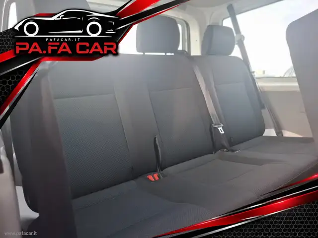 Volkswagen Caravelle view 18