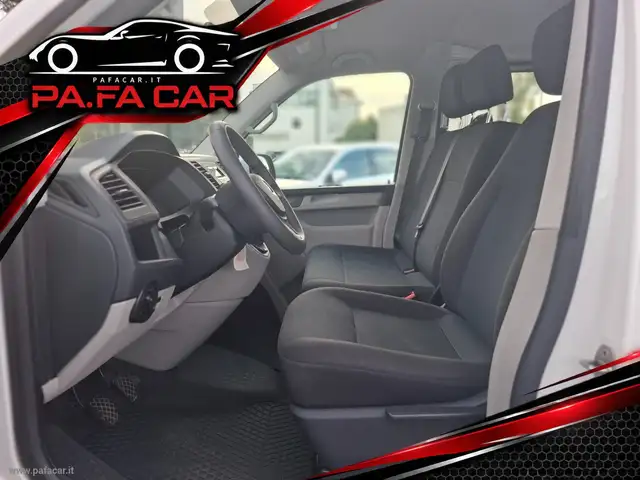 Volkswagen Caravelle view 11
