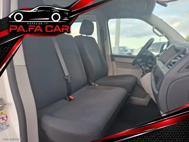 Volkswagen Caravelle view 22