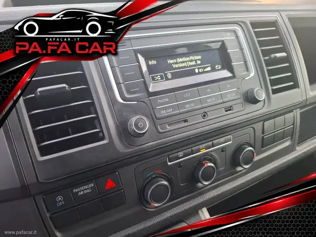 Volkswagen Caravelle view 9