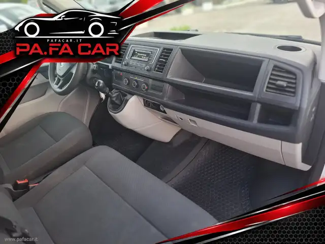 Volkswagen Caravelle view 15