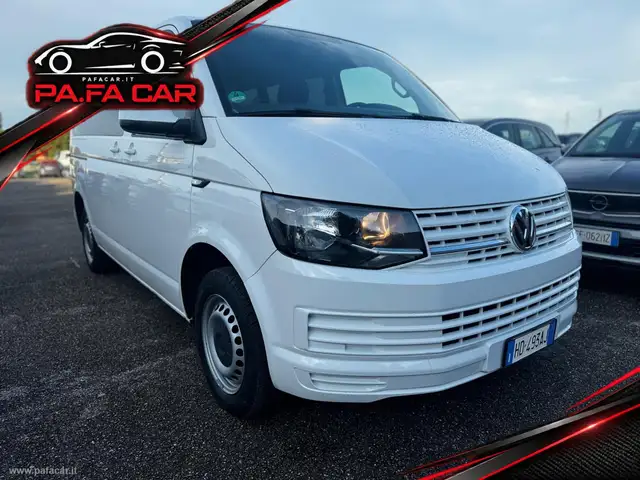 Volkswagen Caravelle view 3