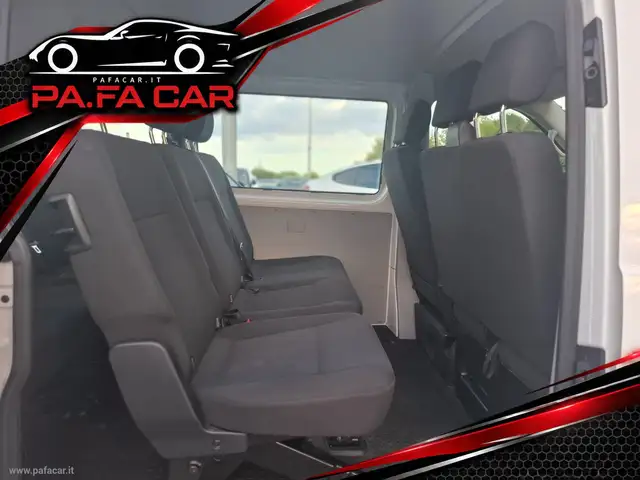 Volkswagen Caravelle view 16