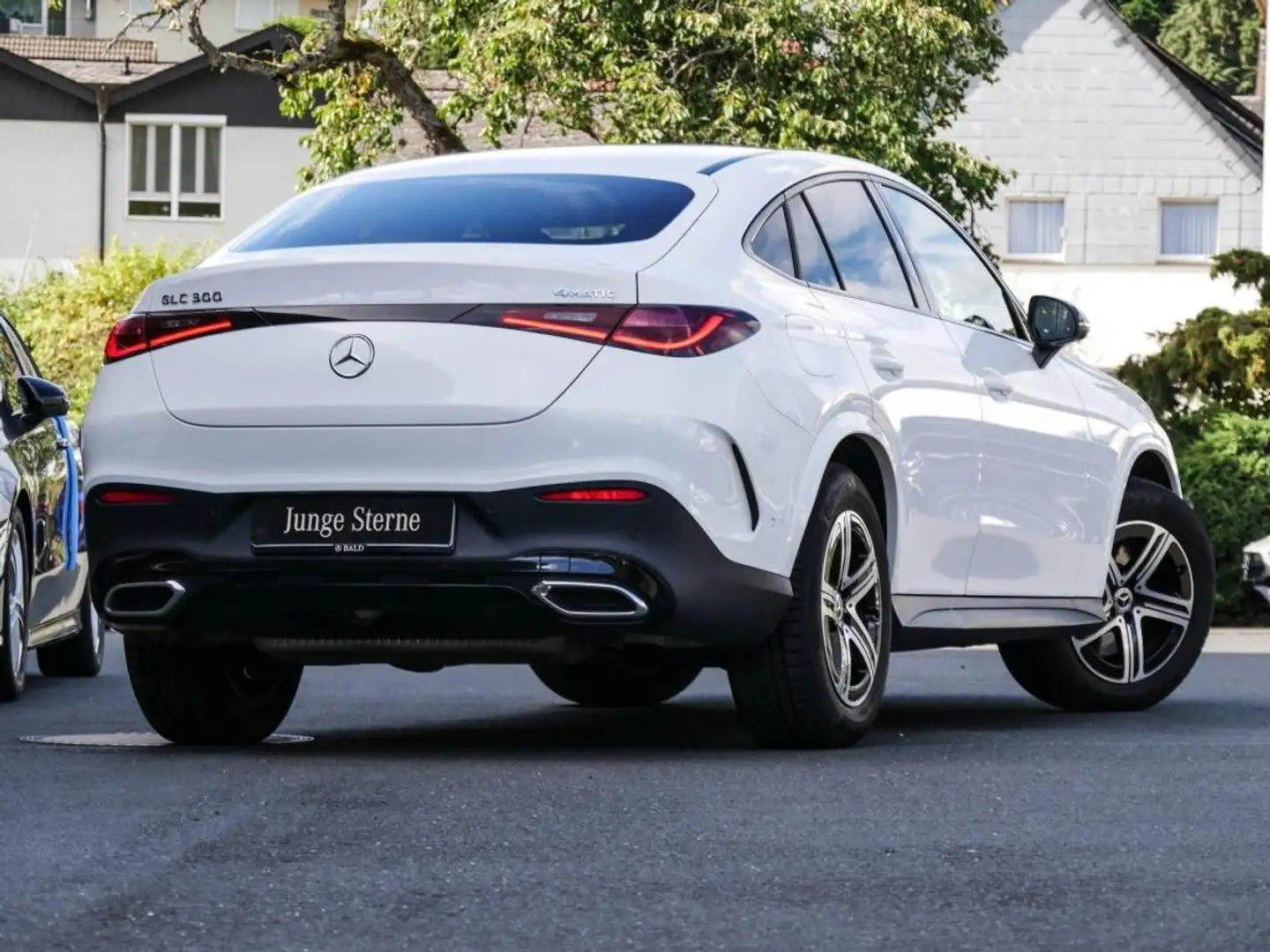 Mercedes-Benz GLC 300 4MATIC Coupé AMG-Sport+Burm+Night+Distr Weiß - 2