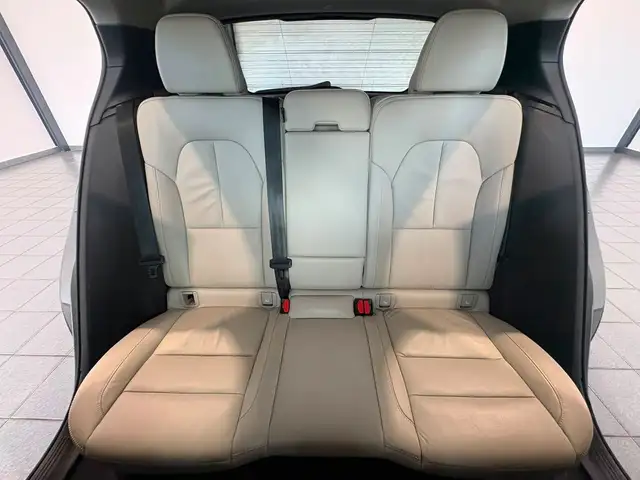 Volvo XC40 view 14