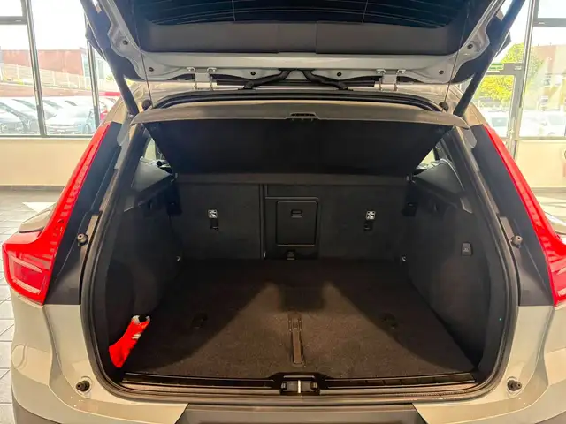 Volvo XC40 view 6