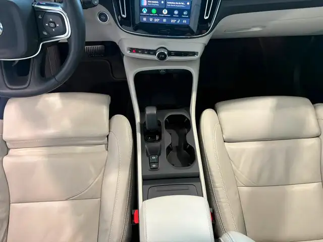 Volvo XC40 view 12