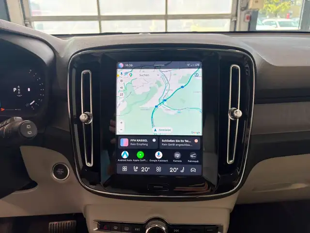 Volvo XC40 view 11