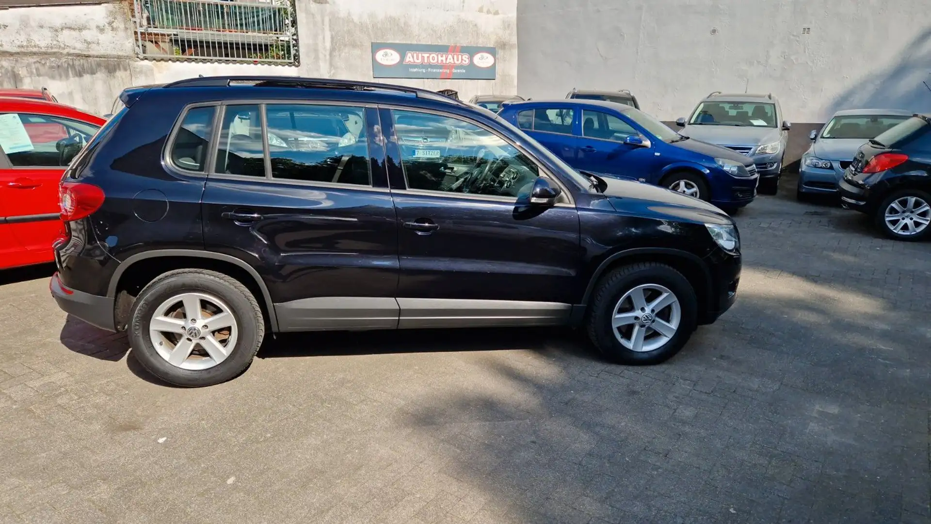 Volkswagen Tiguan 2.0 TDI Trend & Fun 1.Hand+Panoramdach Fekete - 2
